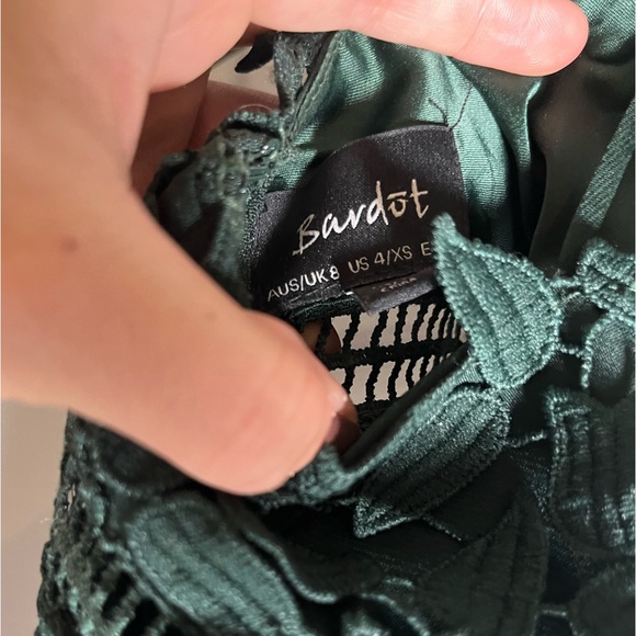 LIKE NEW BARDOT Forrest Green Gemma Halter Floral Leaf Lace Sheath Dres - Picture 6 of 6